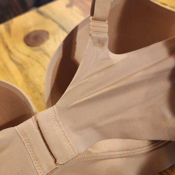 Victoria’s Secret 34DDD Incredible Wireless Push Up Bra Nude Convertible 409105 - Picture 6 of 10